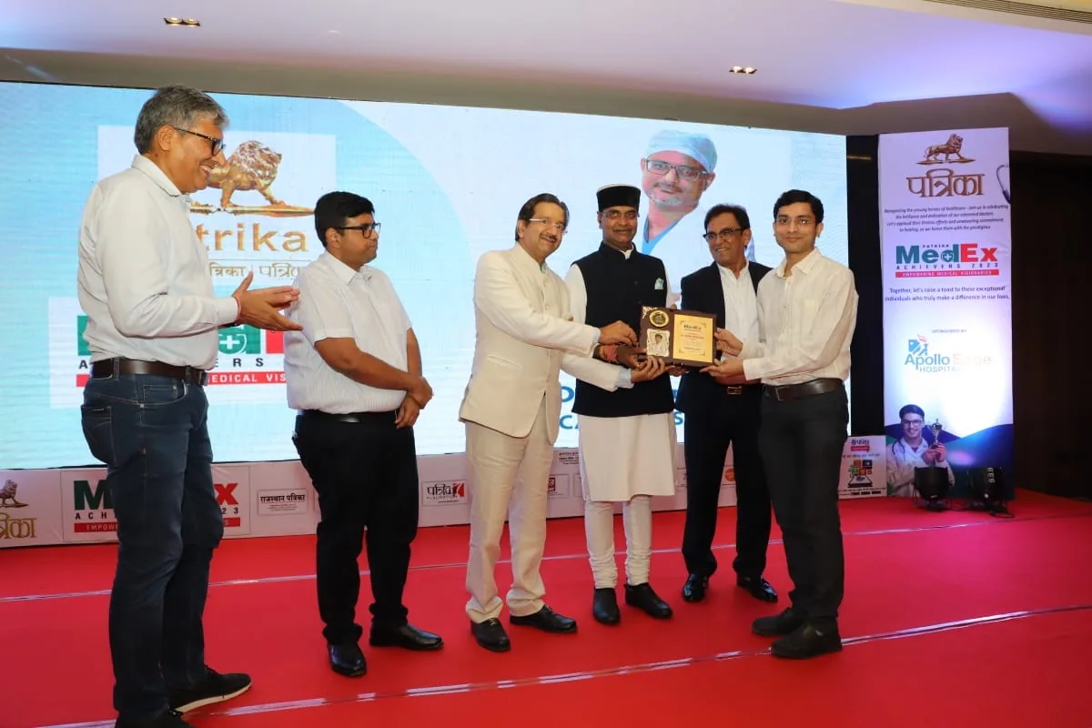 Dr. Gaurav Khandelwal receiving professional recognition