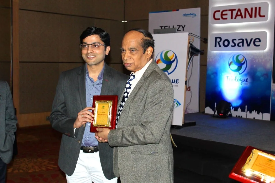 Dr. Gaurav Khandelwal receiving award plaque